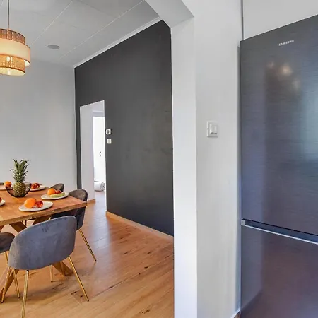 Cozy With Private Terrace