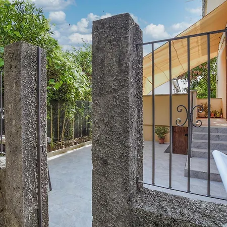 Cozy With Private Terrace Γκορίτσια