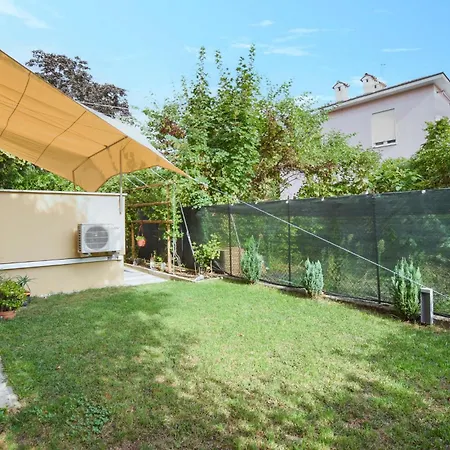 Cozy With Private Terrace アパート ゴリツィア